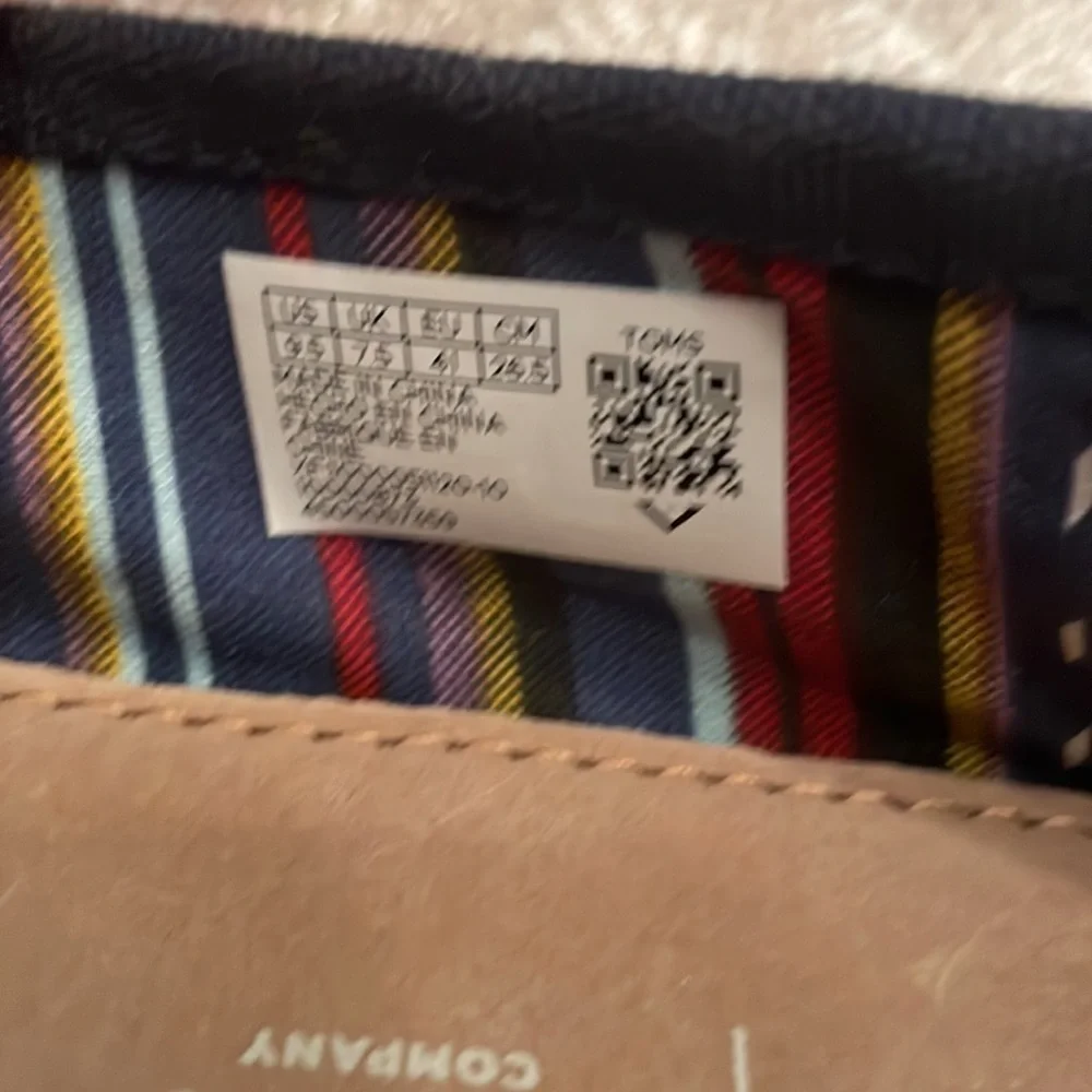 Toms brand shoes large